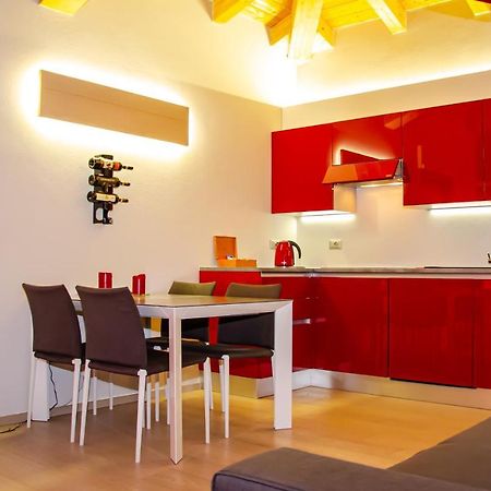 Holiday House Viola Tirano Εξωτερικό φωτογραφία