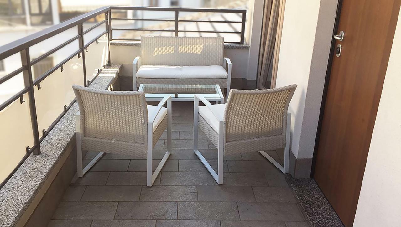 Holiday House Viola Tirano Εξωτερικό φωτογραφία